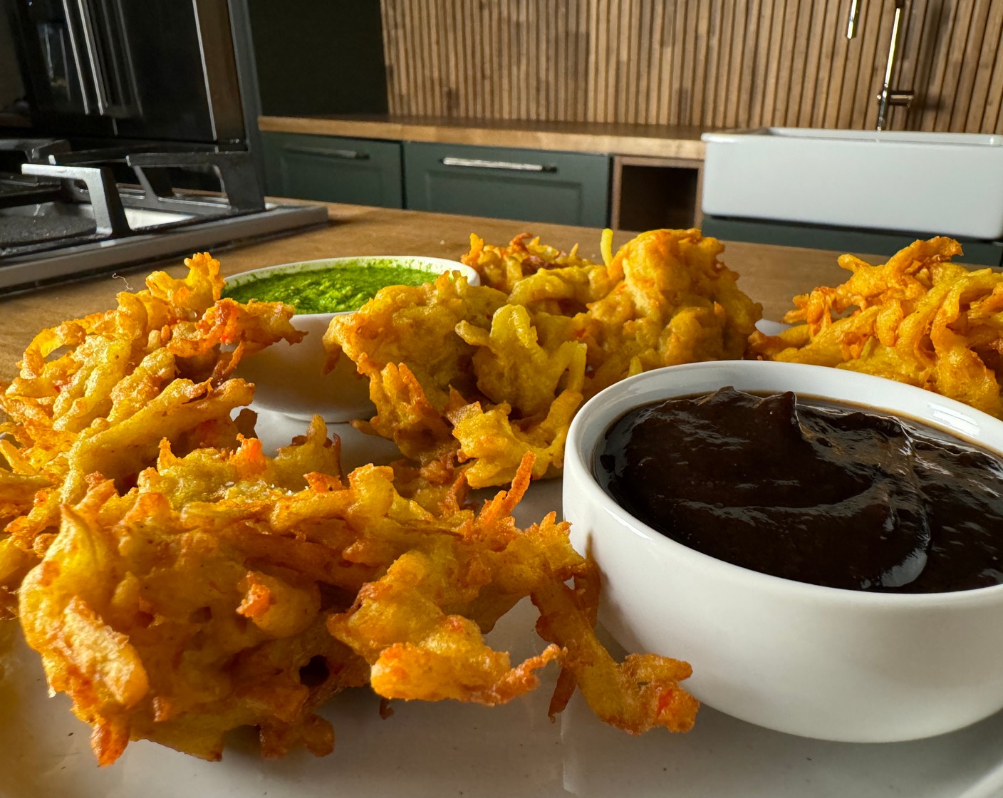 step 5 Serve the pakoras with the chutneys.